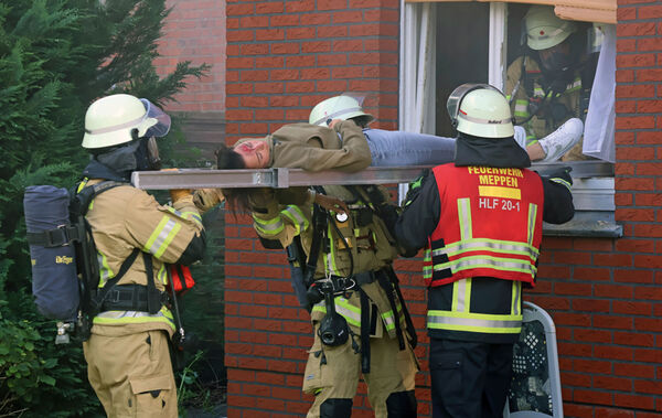 2607_feuer_02-Im-ganzen-Haus-waren-die-Verletzten-zu-finden-und-wurden-von-den-Atemschutztrupps-befreit.jpg