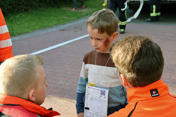 2607_feuer_03-Auch-verletzte-Kinder-waren-vom-Kulturverein-Lampenfieber-gemimt-worden.jpg