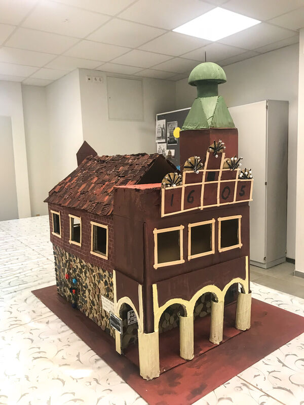 2608_bastelaktion_Rathaus-Modell-Vorderansicht.jpg